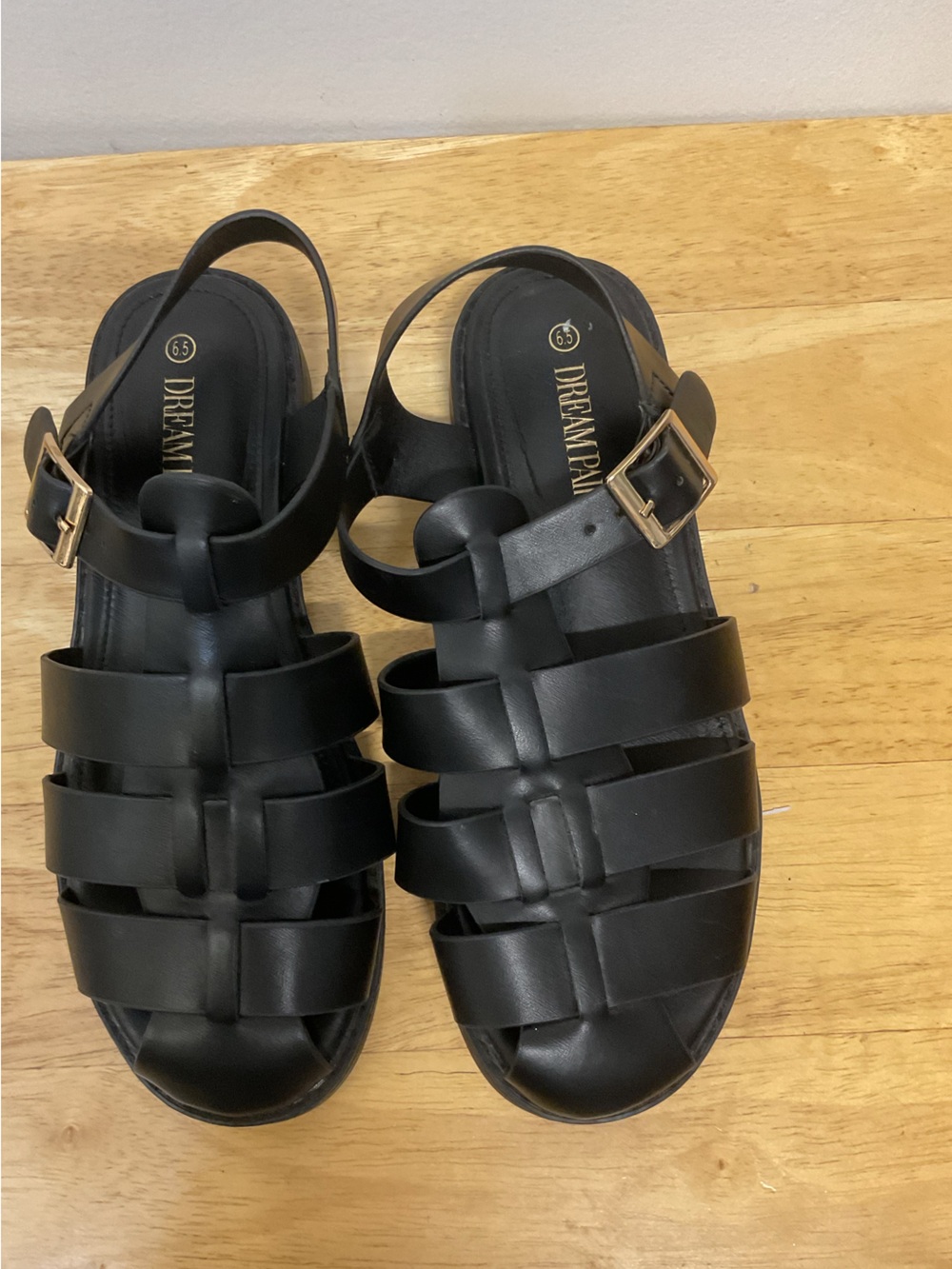 Dream Paris Black Fisherman sandals size 6.5
